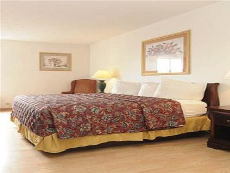 KINGS INN CALUMET PARK 2⋆ ::: CALUMET PARK, IL ::: COMPARE HOTEL RATES